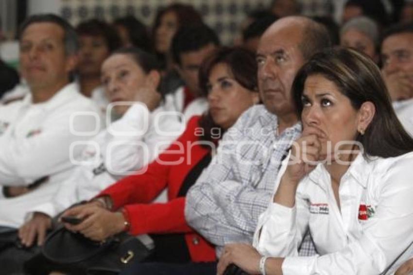 PRIÍSTAS SE REÚNEN A VER DEBATE