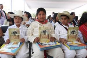 ENTREGA LIBROS BIBLIOTECA 5 DE MAYO