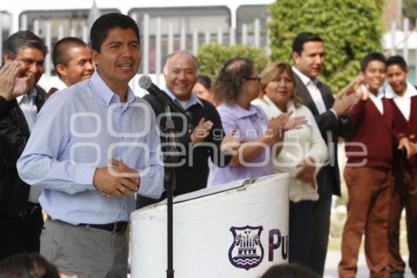 INAUGURAN AULA DE MEDIOS