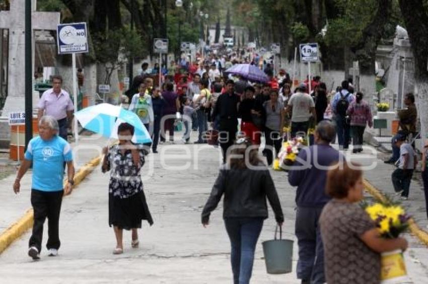 PANTEÓN. DÍA DE LAS MADRES