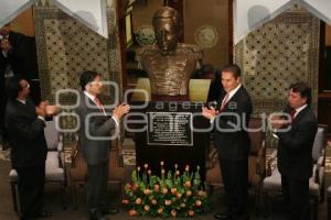 DEVELA GOBERNADOR BUSTO A IGNACIO ZARAGOZA EN CONGRESO