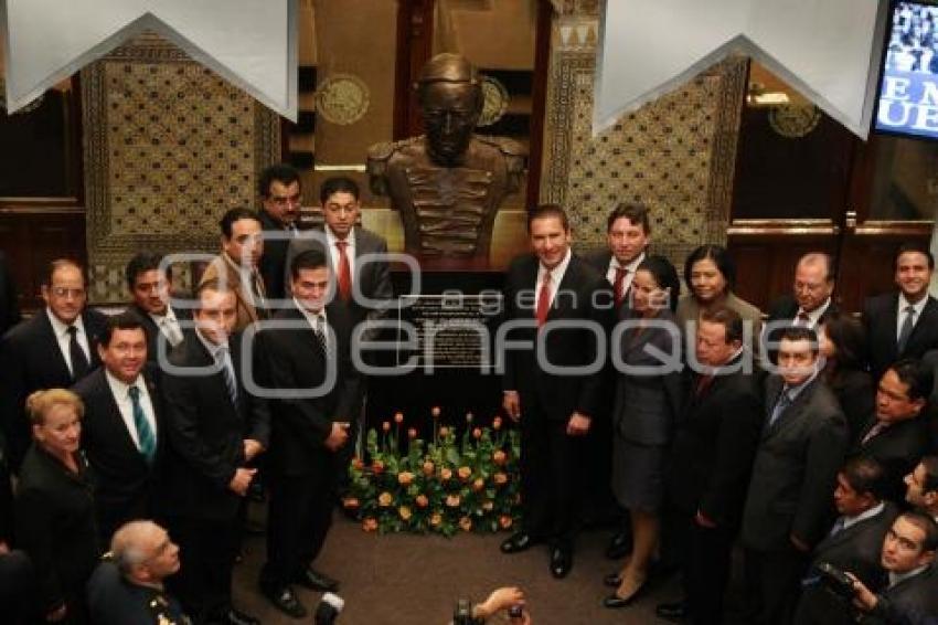 DEVELA GOBERNADOR BUSTO A IGNACIO ZARAGOZA EN CONGRESO