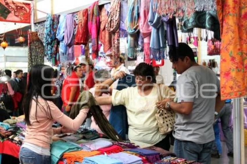 AFLUENCIA EN LA FERIA