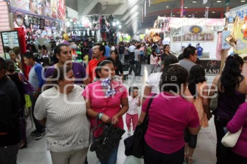 AFLUENCIA EN LA FERIA