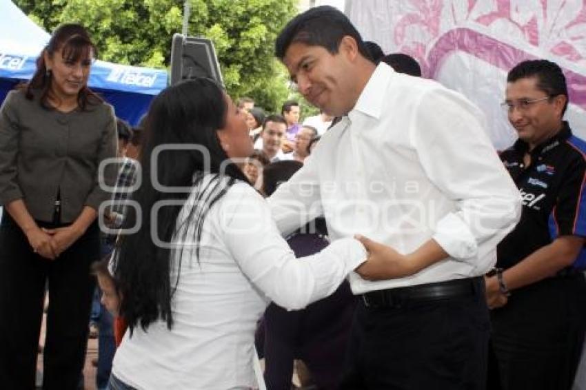 RIVERA FESTEJÓ A LAS MAMÁS