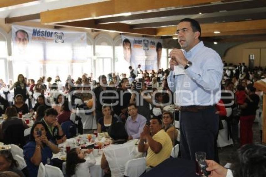 JAVIER LOZANO ALARCÓN DESAYUNA CON MADRES