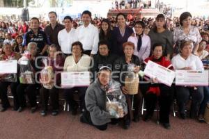 RIVERA FESTEJÓ A LAS MAMÁS