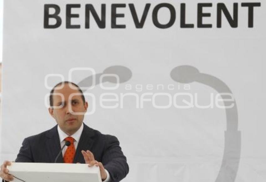 DONA FUNDACIÓN BENEVOLENT HEALTHCARE EQUIPO MÉDICO