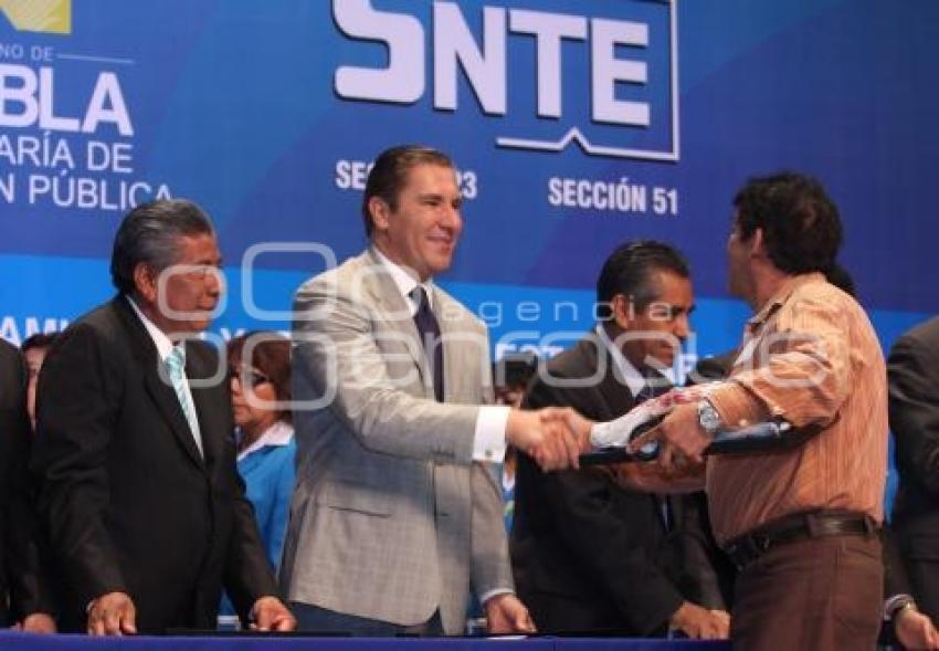 SNTE RECONOCE MAESTROS 40 AÑOS DE SERVICIO