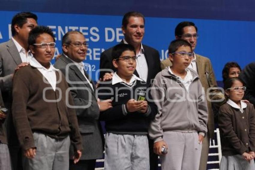 ENTREGA DE LENTES . VER BIEN PARA APRENDER MEJOR