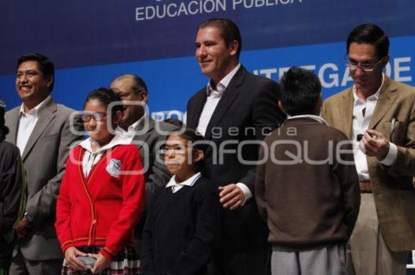 ENTREGA DE LENTES . VER BIEN PARA APRENDER MEJOR