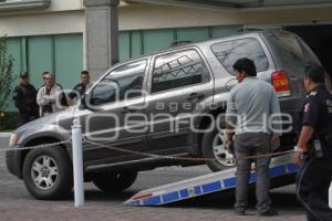 RETIRAN CAMIONETA SOSPECHOSA FRENTE A VILLA FLORIDA