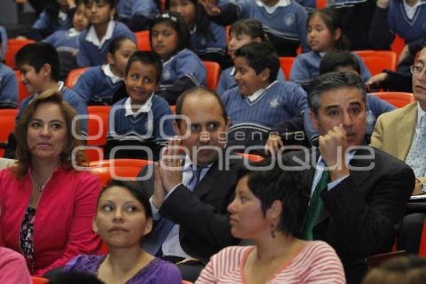 PREMIAN A GANADORES DE CONCURSO DE CUENTO