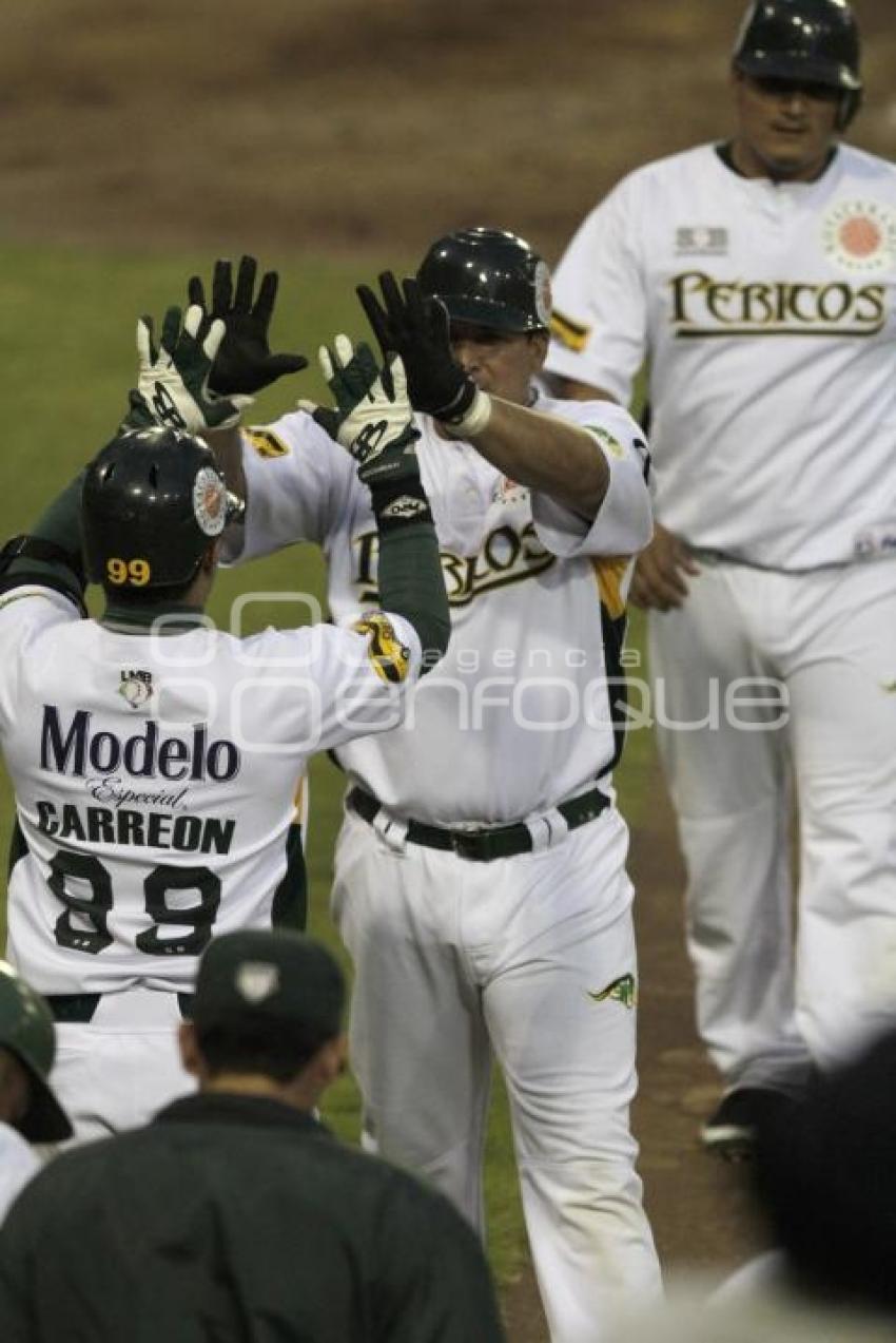 BEISBOL . PERICOS VS PETROLEROS