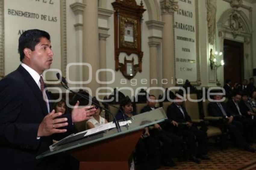 ENTREGA DE CÉDULA REAL A COMISIONADOS DE DERECHOS HUMANOS