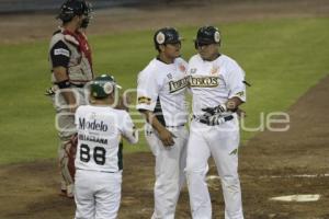 BEISBOL . PERICOS VS PETROLEROS