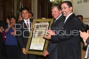 ENTREGA DE CÉDULA REAL A COMISIONADOS DE DERECHOS HUMANOS