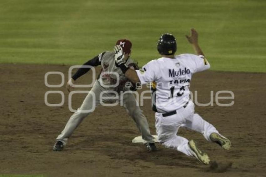 BEISBOL . PERICOS VS PETROLEROS