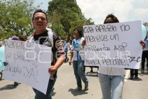 MARCHAN AFICIONADOS EN CONTRA DE HENAINE