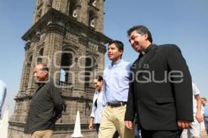 EDUARDO RIVERA SUBE AL TECHO DE CATEDRAL