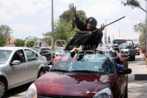 MARCHAN AFICIONADOS EN CONTRA DE HENAINE