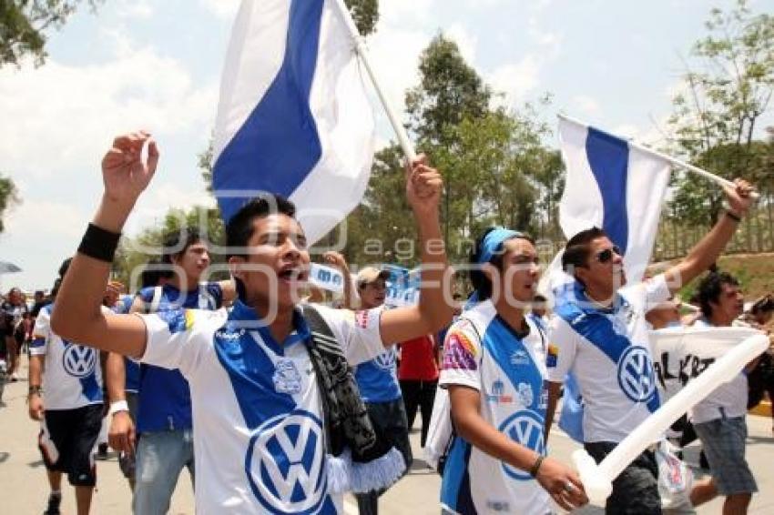 MARCHAN AFICIONADOS EN CONTRA DE HENAINE