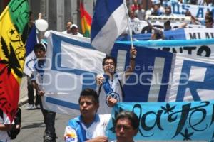 MARCHAN AFICIONADOS EN CONTRA DE HENAINE