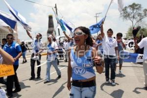 MARCHAN AFICIONADOS EN CONTRA DE HENAINE