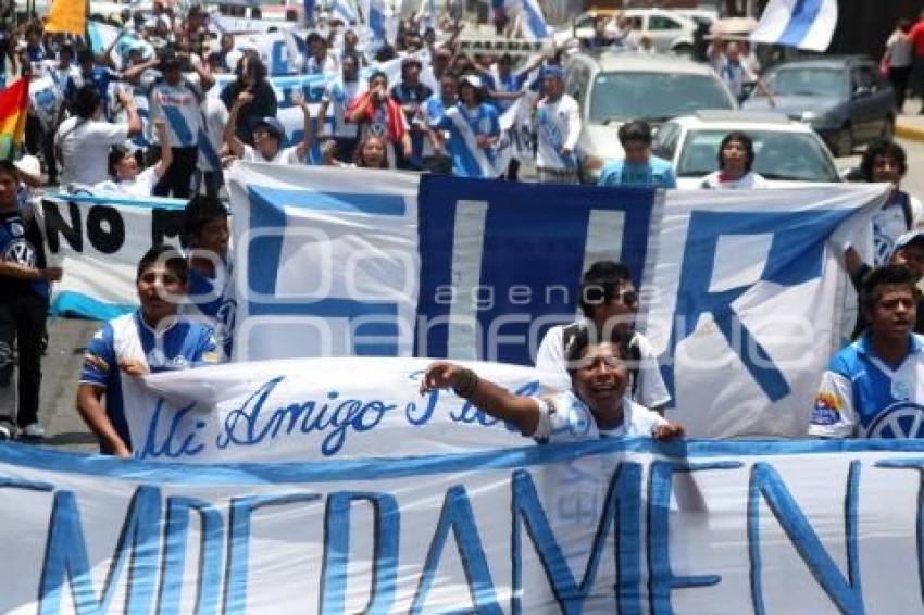 MARCHAN AFICIONADOS EN CONTRA DE HENAINE