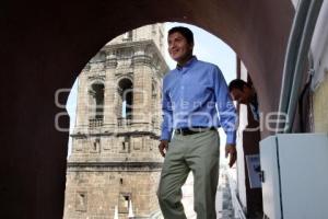 EDUARDO RIVERA SUBE AL TECHO DE CATEDRAL