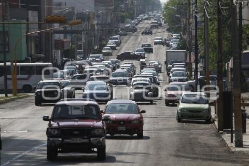 PROHIBEN ESTACIONARSE EN LA 25 ORIENTE PONIENTE