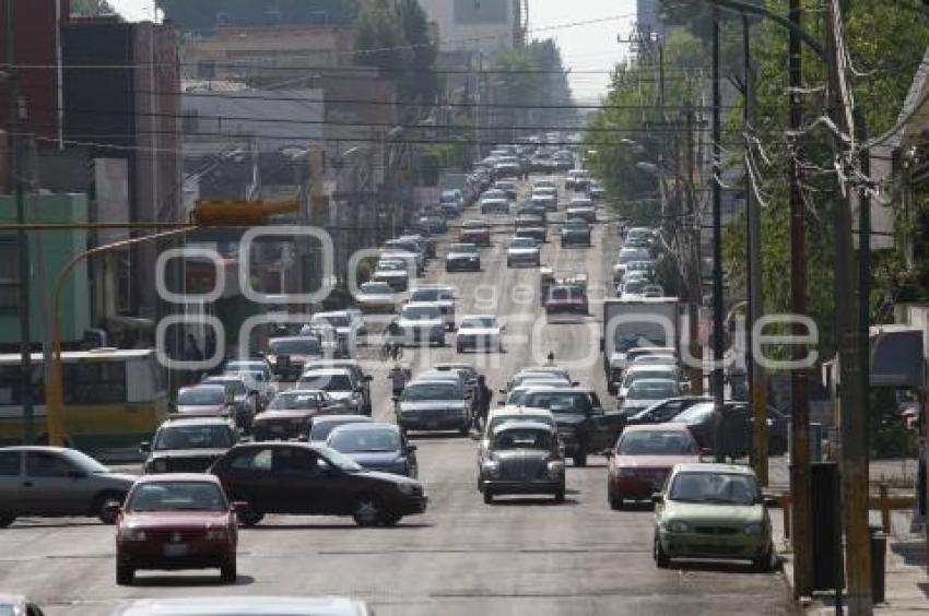 PROHIBEN ESTACIONARSE EN LA 25 ORIENTE PONIENTE