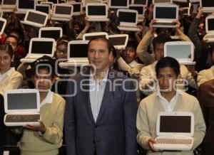 GOBIERNO . ENTREGA DE COMPUTADORAS