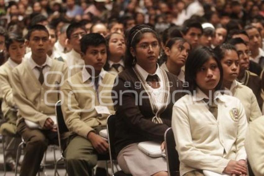 GOBIERNO . ENTREGA DE COMPUTADORAS