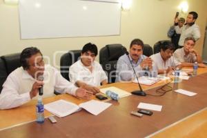 ZEFERINO MARTÍNEZ SE REÚNE CON CAMPESINOS