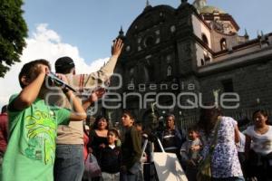 SE REÚNEN EN EL ZÓCALO A VER EL TRÁNSITO DE VENUS