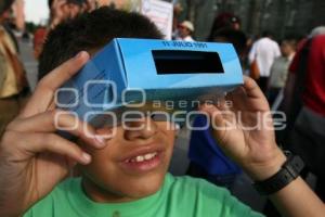 SE REÚNEN EN EL ZÓCALO A VER EL TRÁNSITO DE VENUS