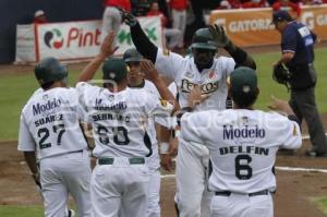 PERICOS VS ÁGUILAS . BEISBOL