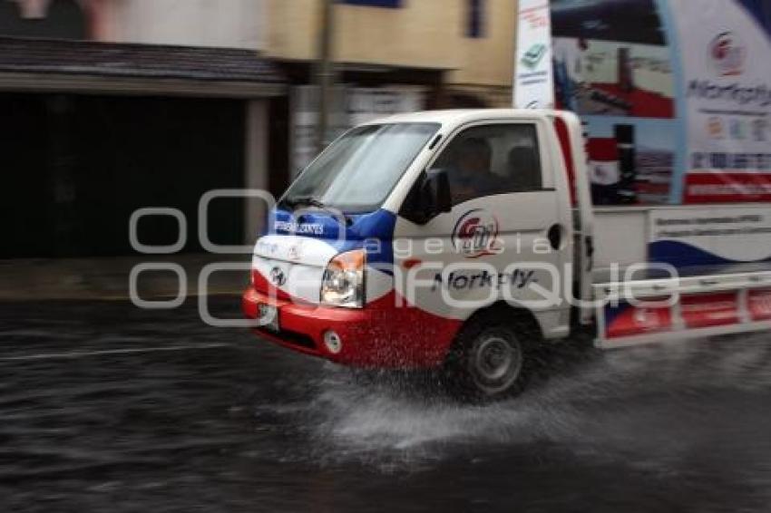 CAE LLUVIA INTENSA EN PUEBLA