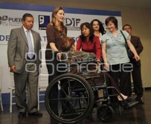 ENTREGA DIF ESTATAL APARATOS A DISCAPACITADOS