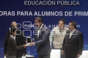 GOBIERNO ENTREGA COMPUTADORAS