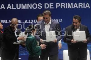 GOBIERNO ENTREGA COMPUTADORAS