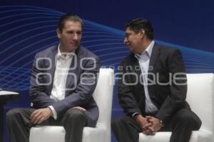 GOBIERNO ENTREGA COMPUTADORAS