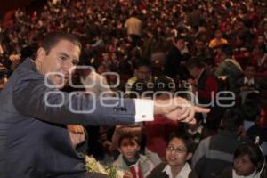 GOBIERNO ENTREGA COMPUTADORAS