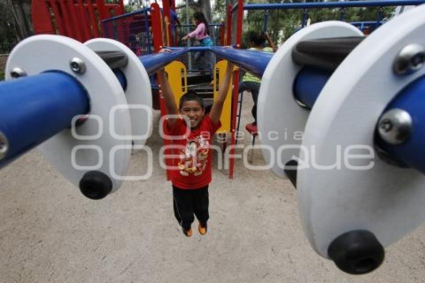 NIÑOS JUEGAN EN ECO PARQUE METROPOLITANO
