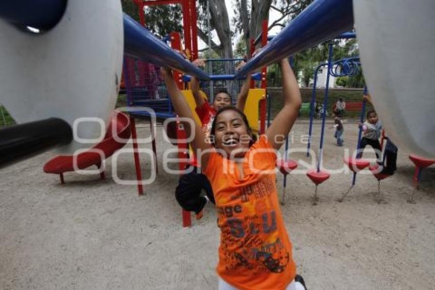 NIÑOS JUEGAN EN ECO PARQUE METROPOLITANO