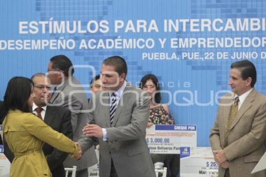 GOBERNADOR . ESTÍMULOS INTERCAMBIO