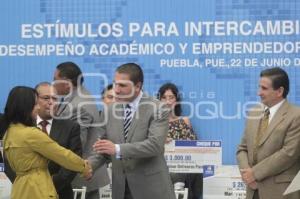 GOBERNADOR . ESTÍMULOS INTERCAMBIO