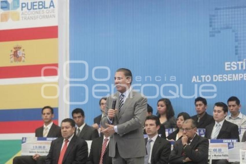 GOBERNADOR . ESTÍMULOS INTERCAMBIO
