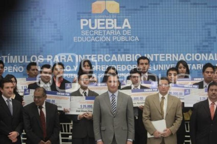 GOBERNADOR . ESTÍMULOS INTERCAMBIO